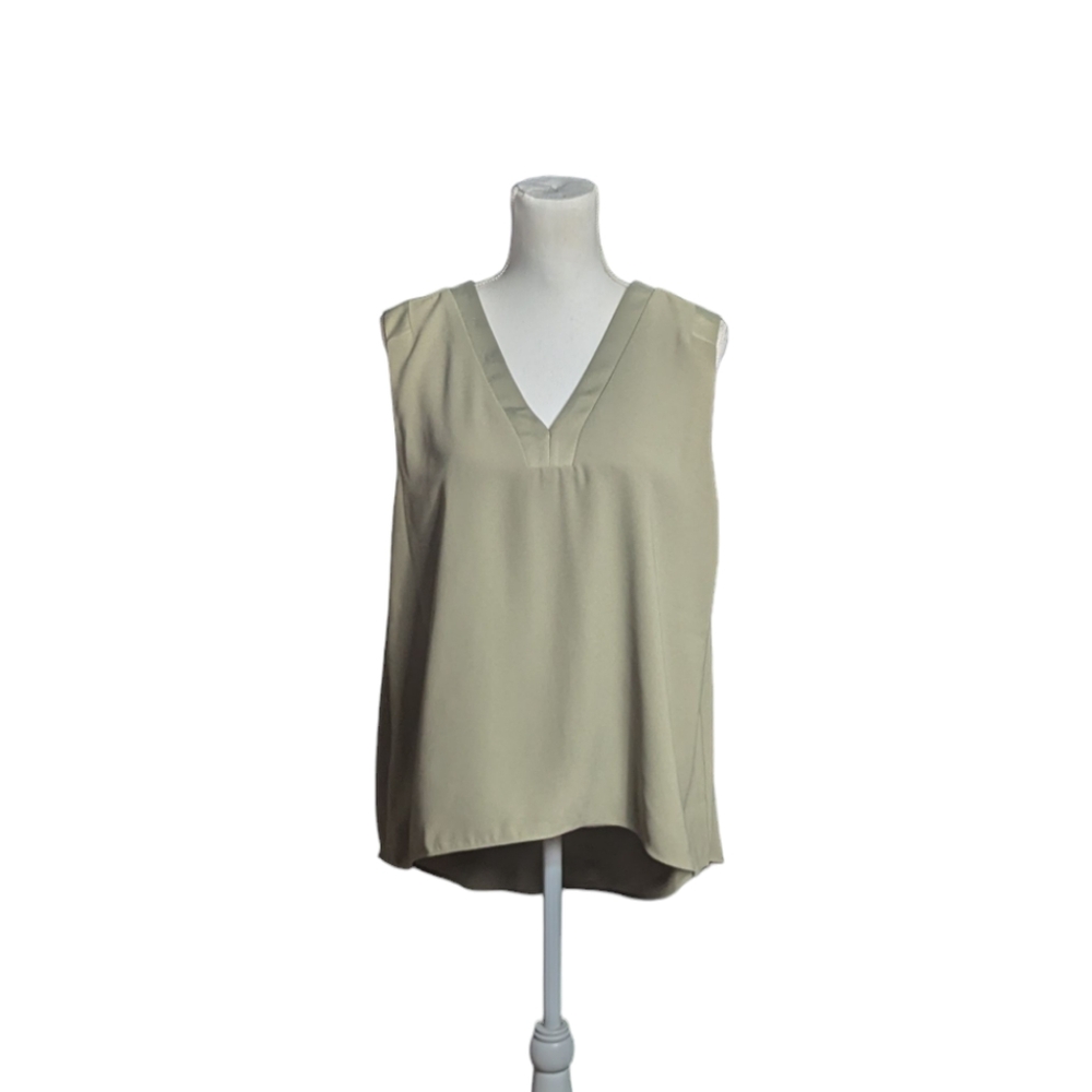 Lisa Rinna Sleeveless Top